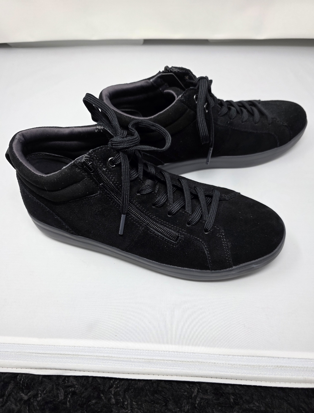 Vionic ROSEMONT 10W Black Suede Mid-Top Sneakers